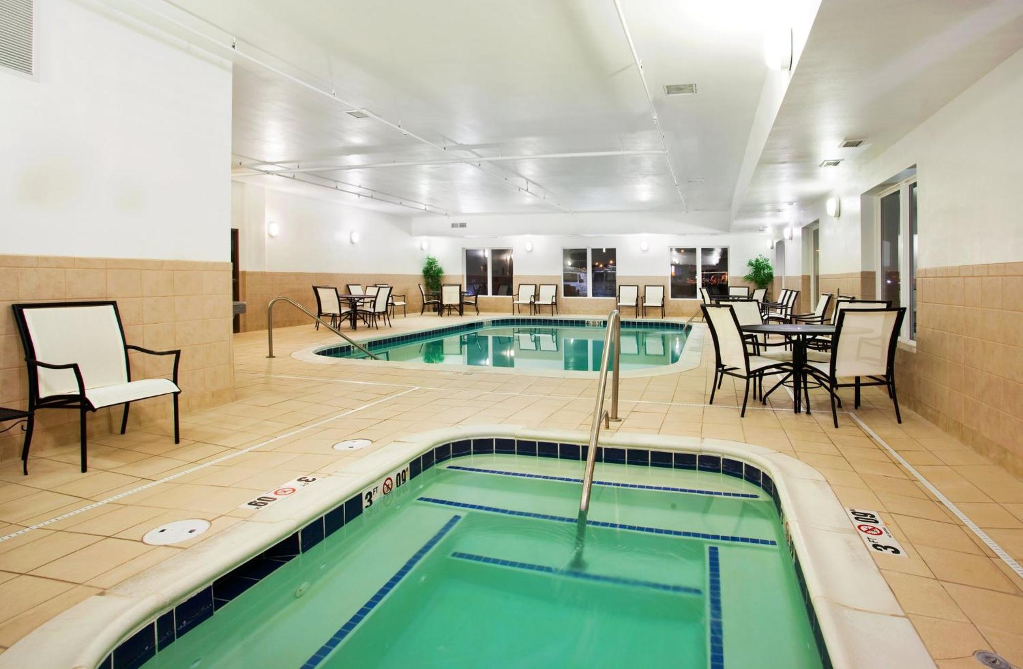 Holiday Inn Express Hotel & Suites Mattoon By Ihg Εξωτερικό φωτογραφία