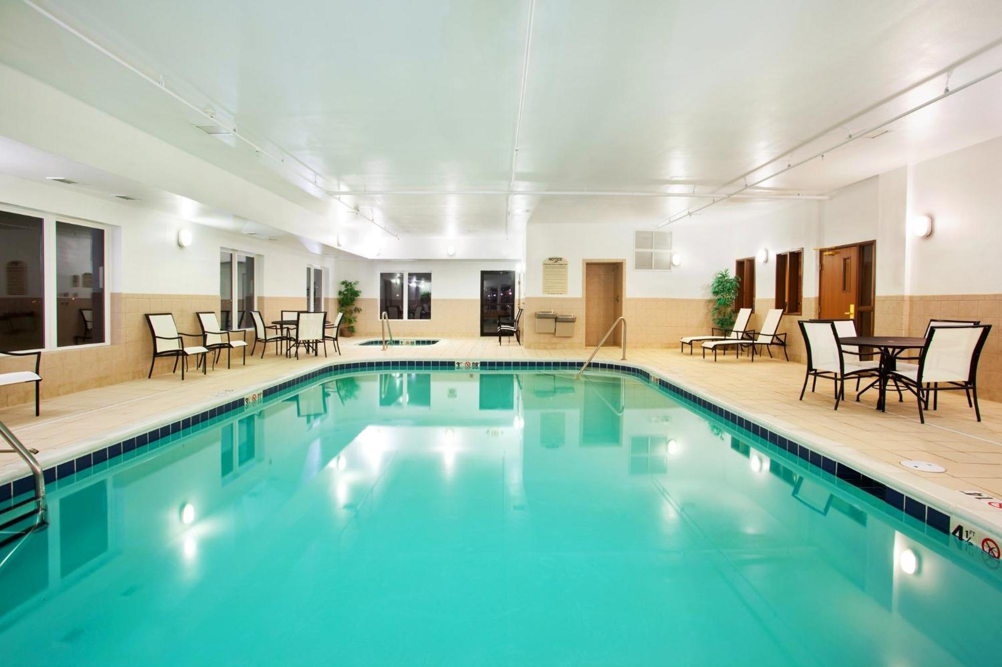 Holiday Inn Express Hotel & Suites Mattoon By Ihg Εξωτερικό φωτογραφία